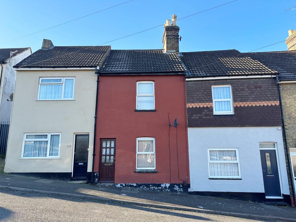 Lot: 77 - MID-TERRACE HOUSE FOR INVESTMENT - Mid terrace house painted red